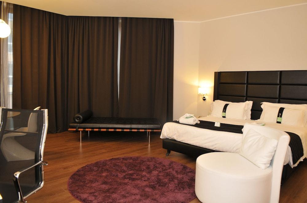 Holiday Inn Genoa City By Ihg Bagian luar foto