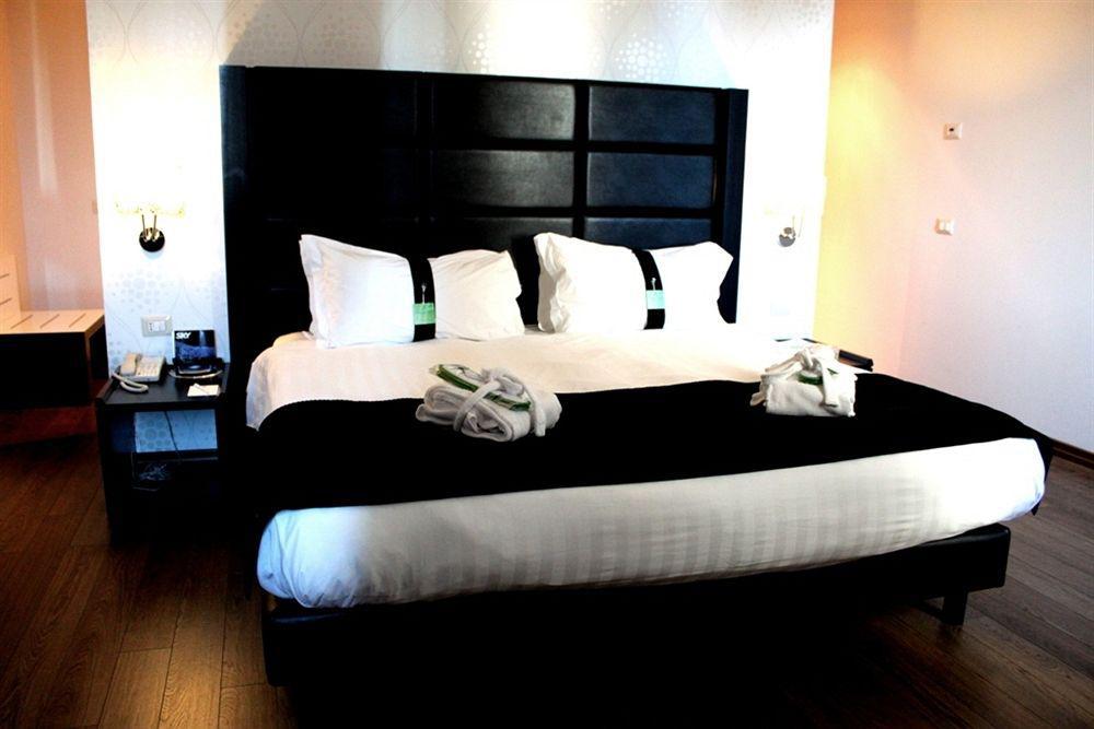 Holiday Inn Genoa City By Ihg Bagian luar foto