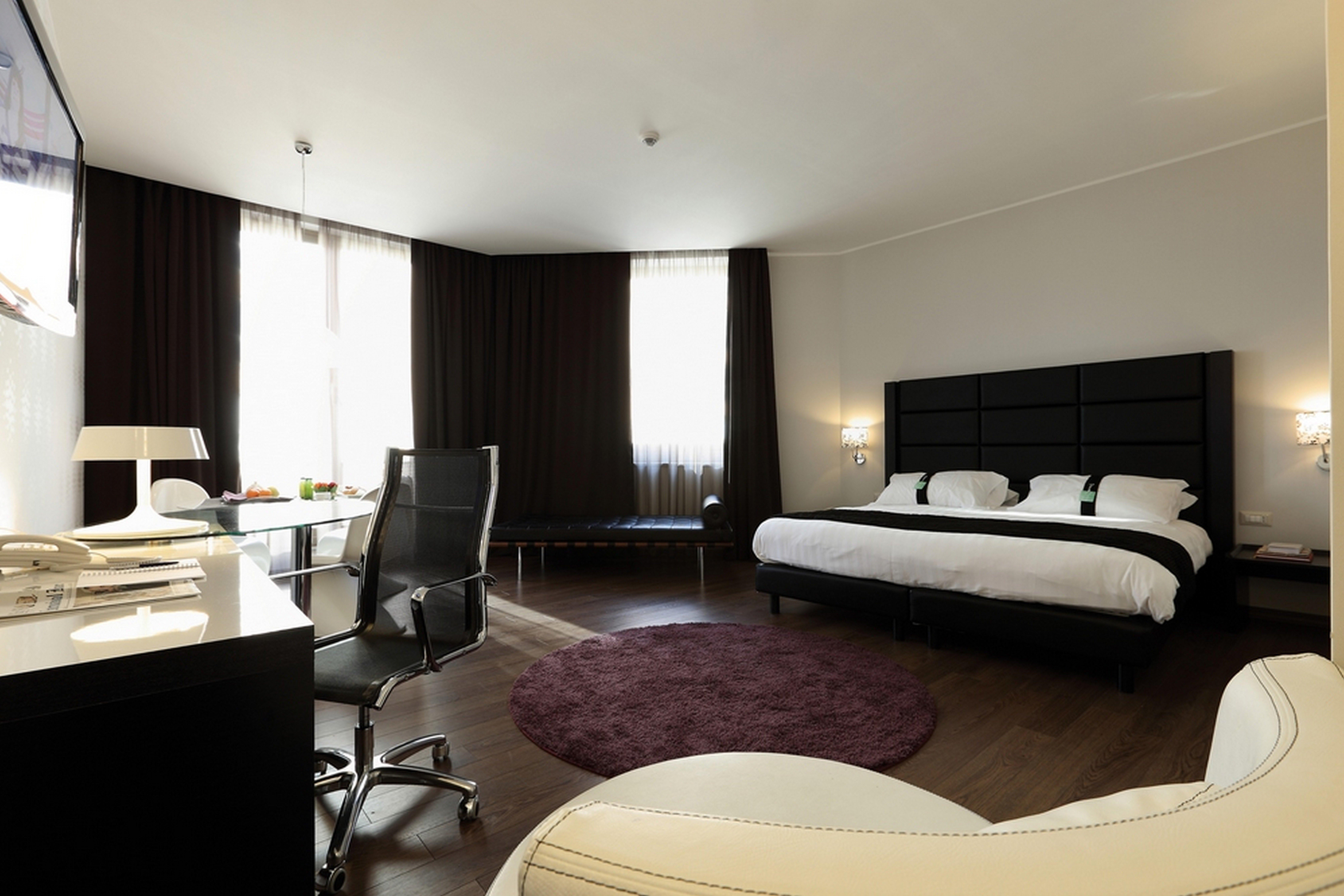 Holiday Inn Genoa City By Ihg Bagian luar foto