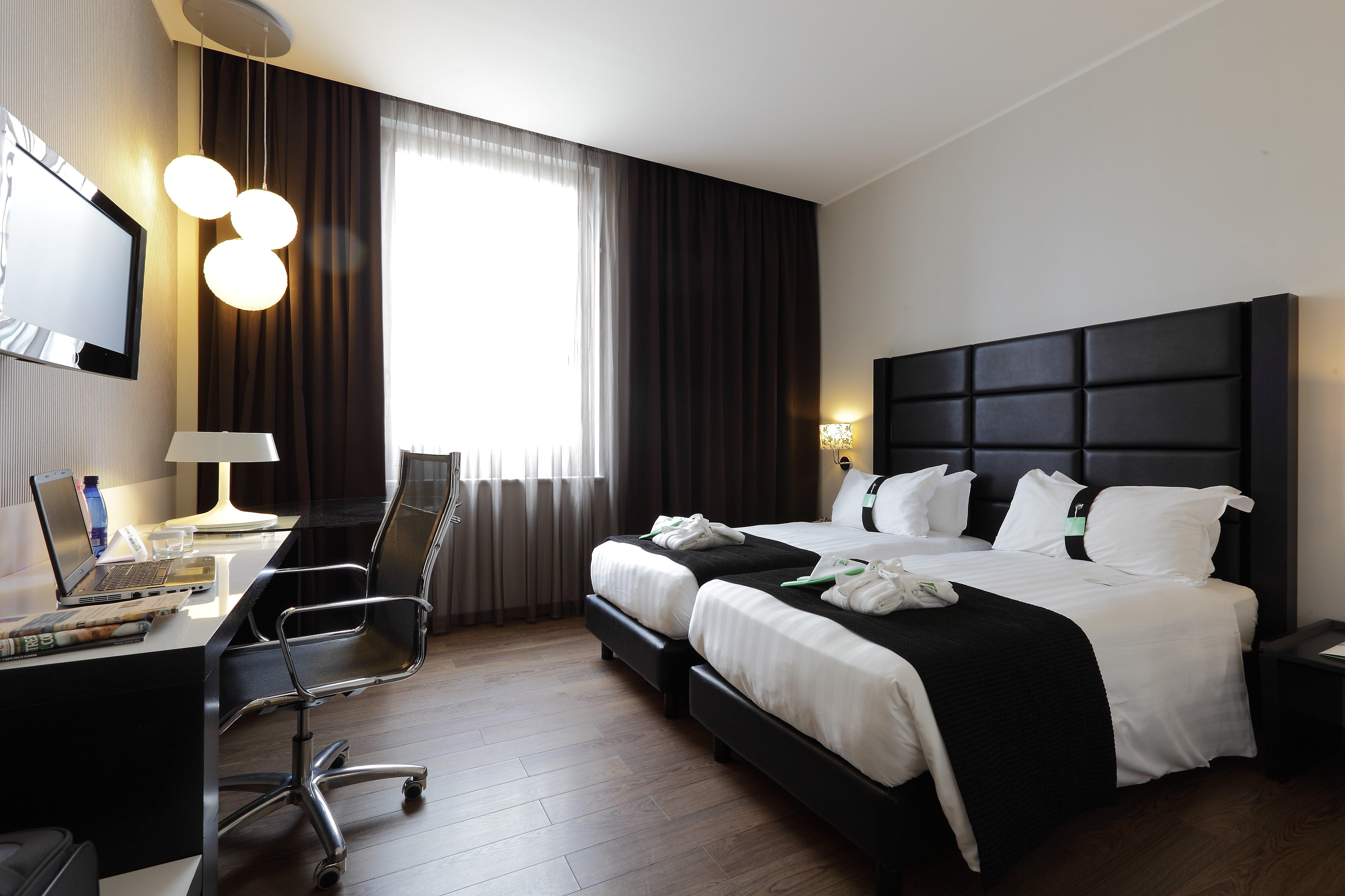 Holiday Inn Genoa City By Ihg Bagian luar foto
