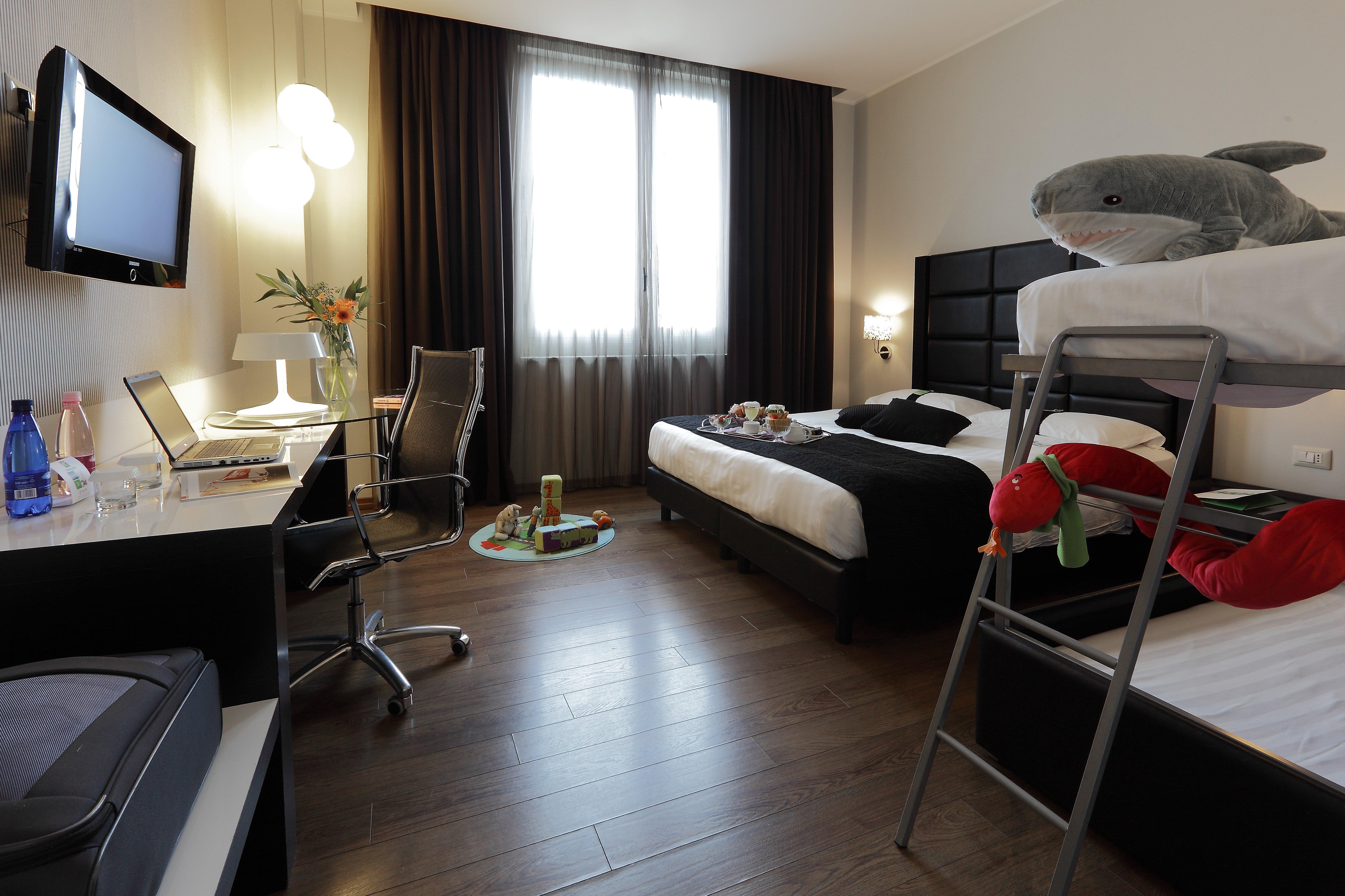 Holiday Inn Genoa City By Ihg Bagian luar foto