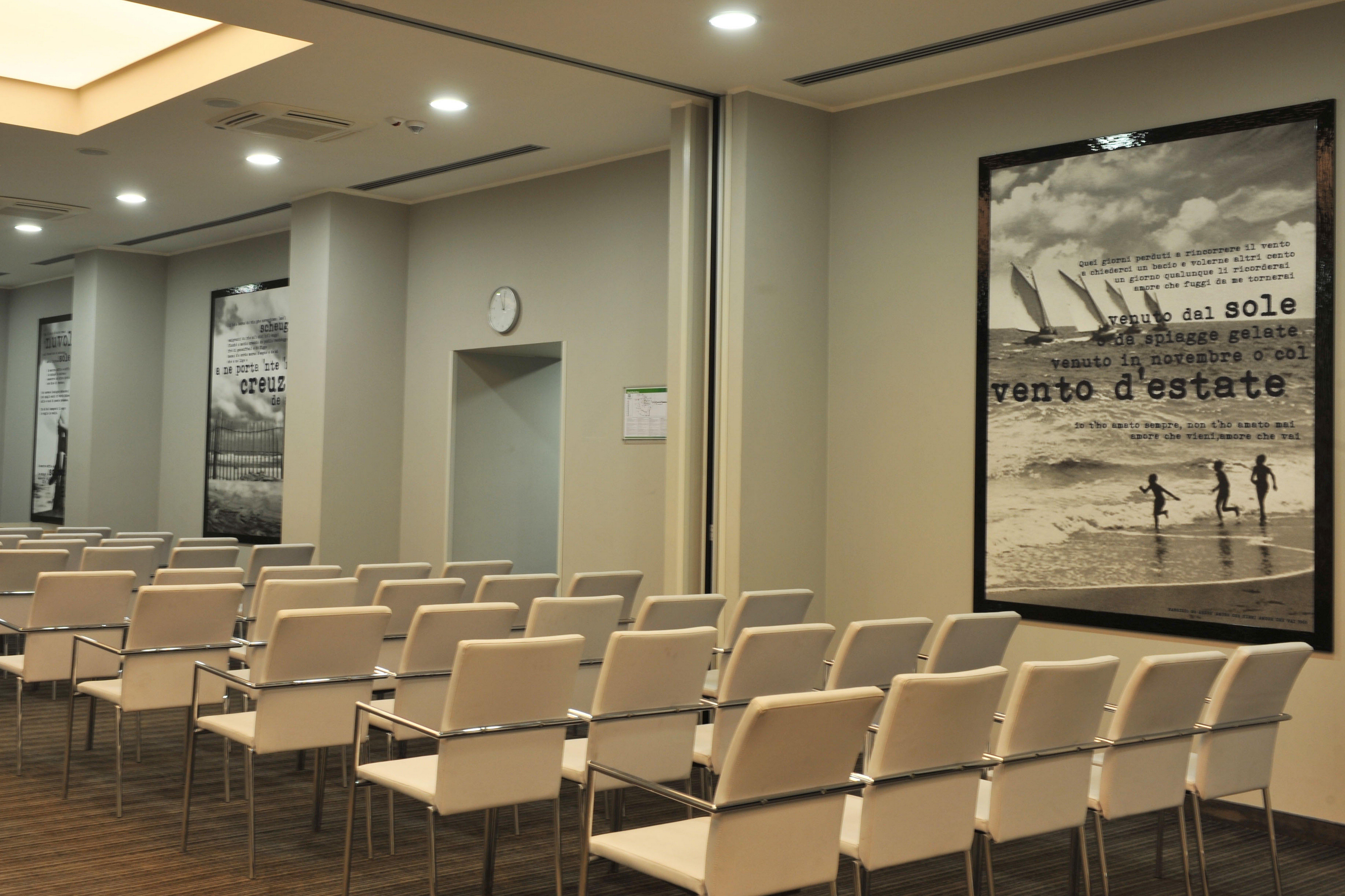 Holiday Inn Genoa City By Ihg Bagian luar foto