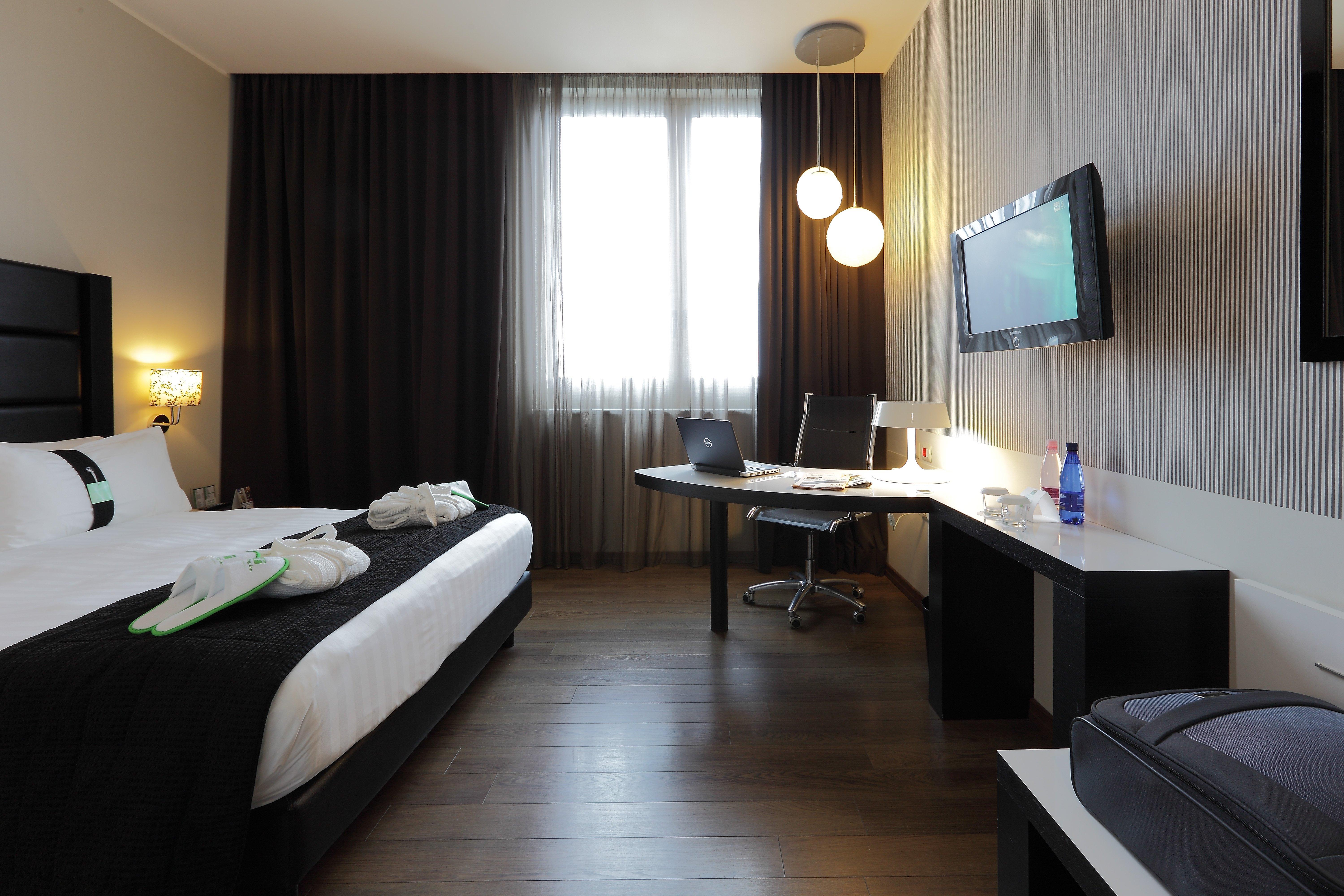 Holiday Inn Genoa City By Ihg Bagian luar foto