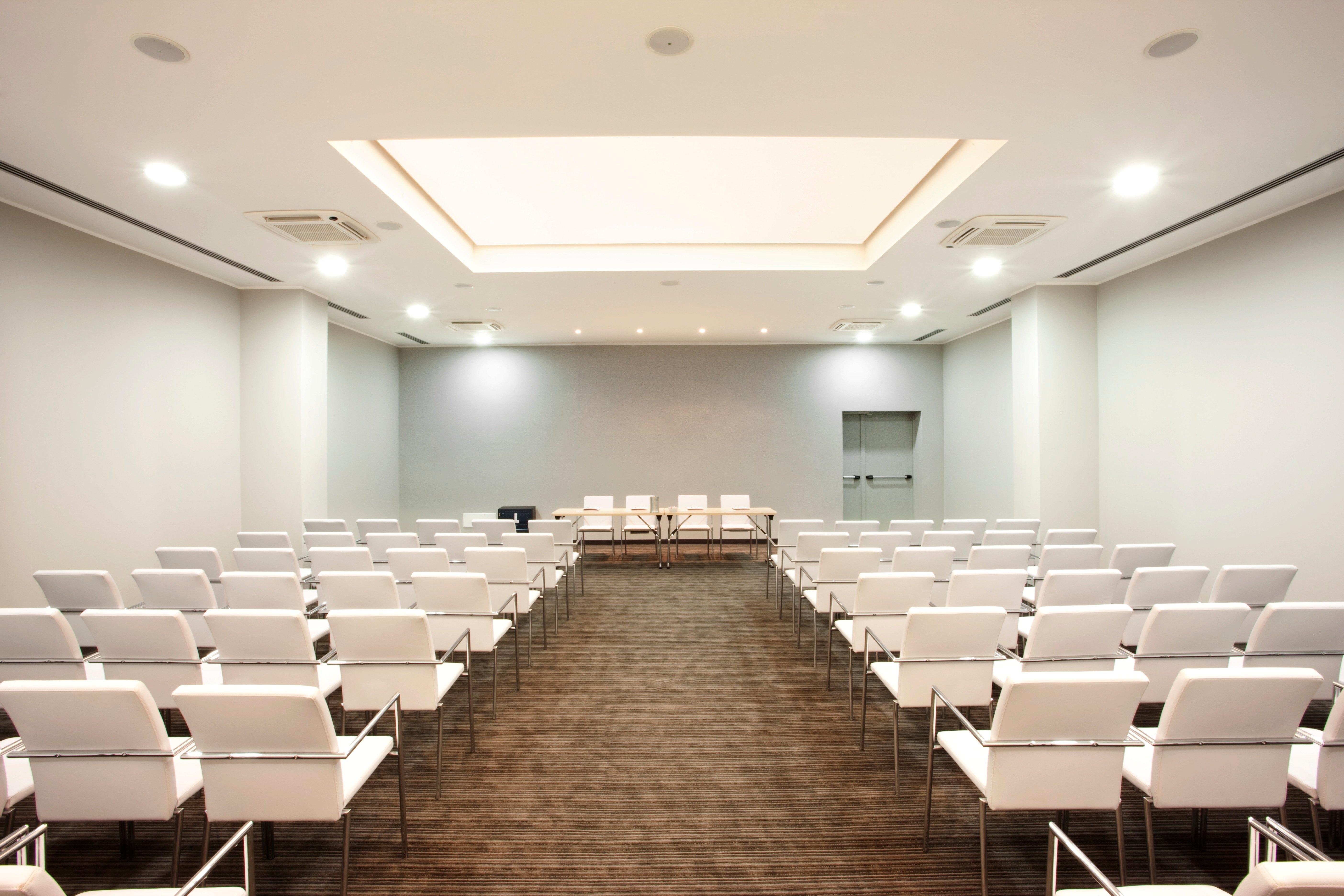 Holiday Inn Genoa City By Ihg Bagian luar foto