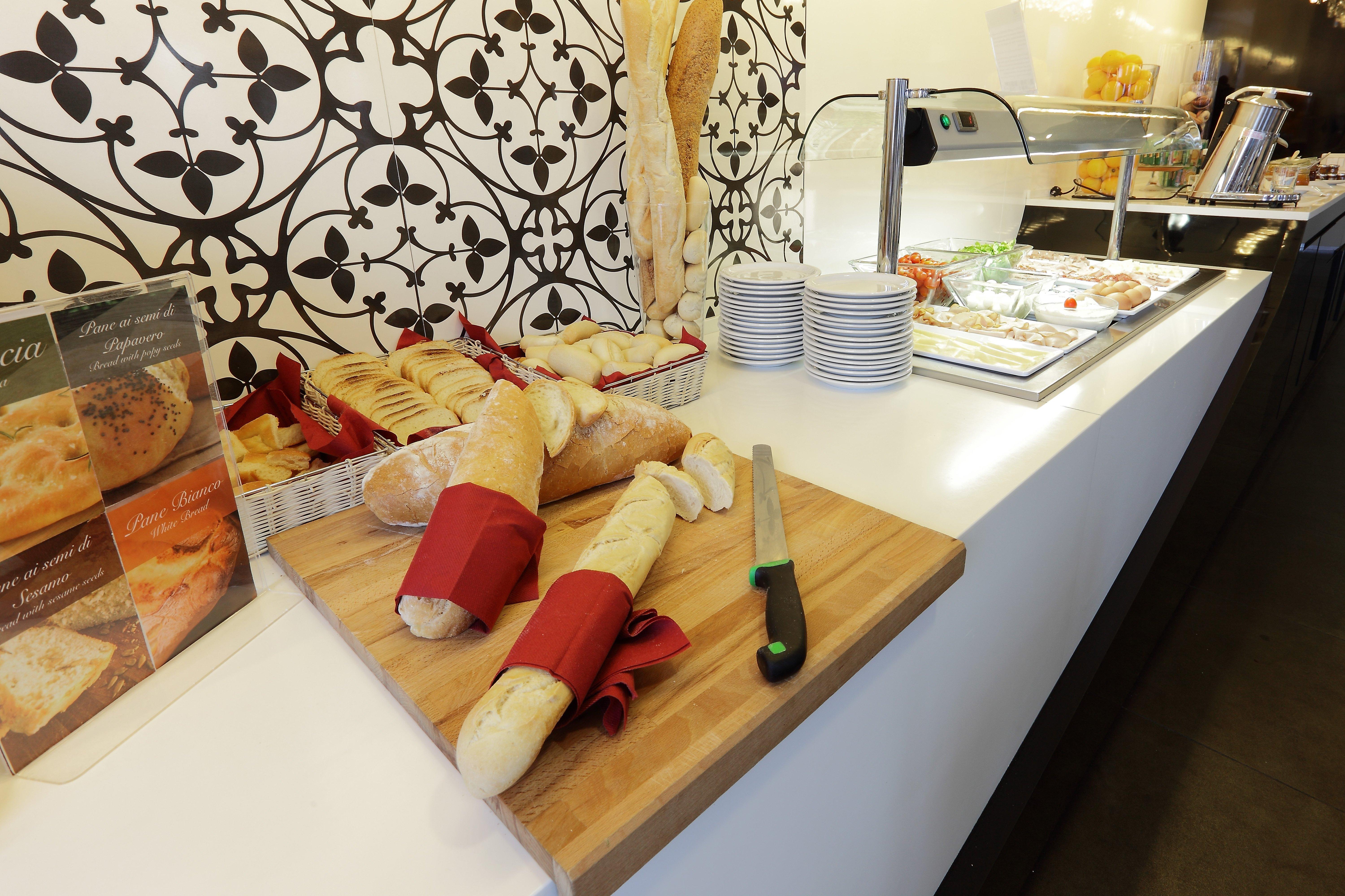 Holiday Inn Genoa City By Ihg Bagian luar foto
