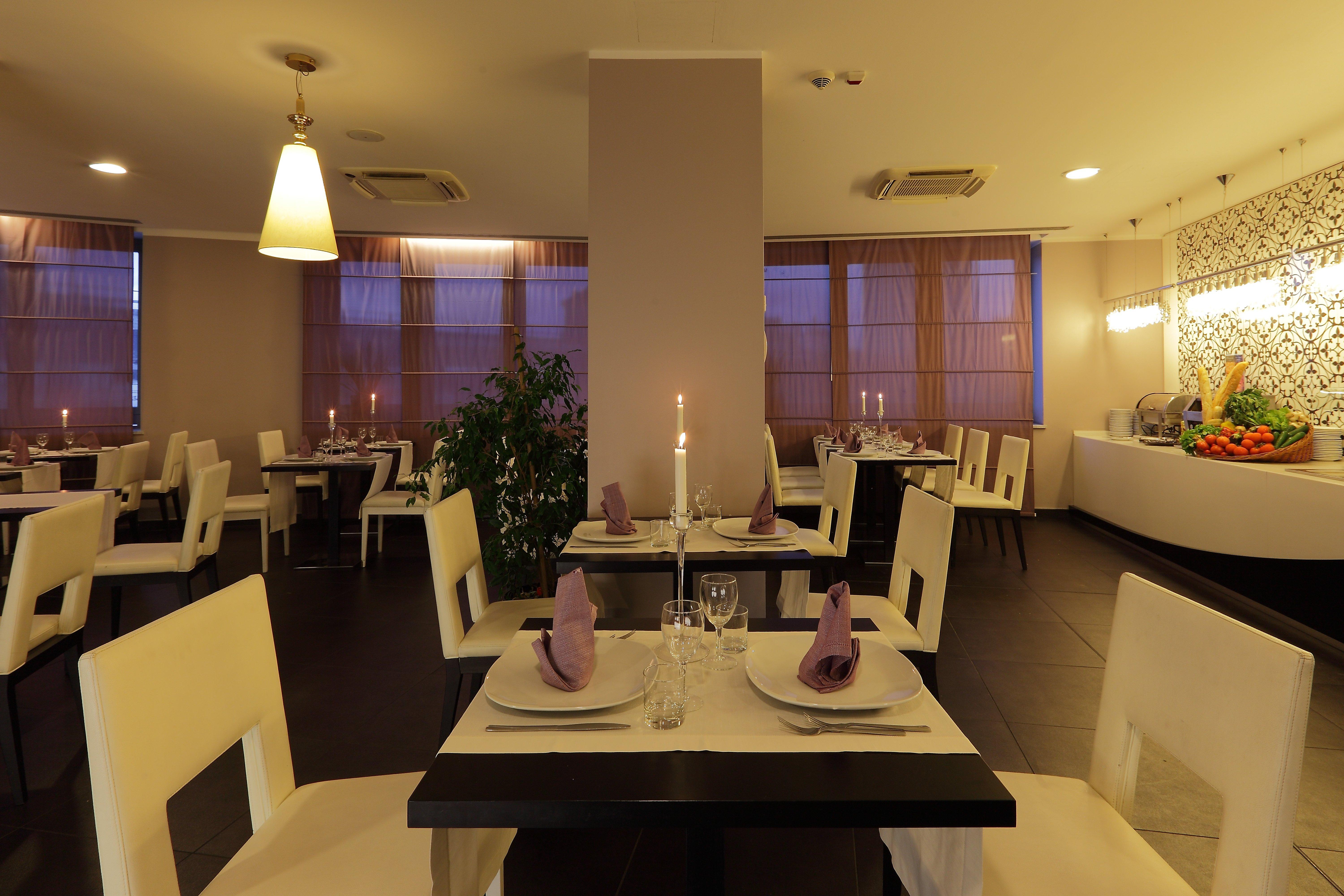 Holiday Inn Genoa City By Ihg Bagian luar foto
