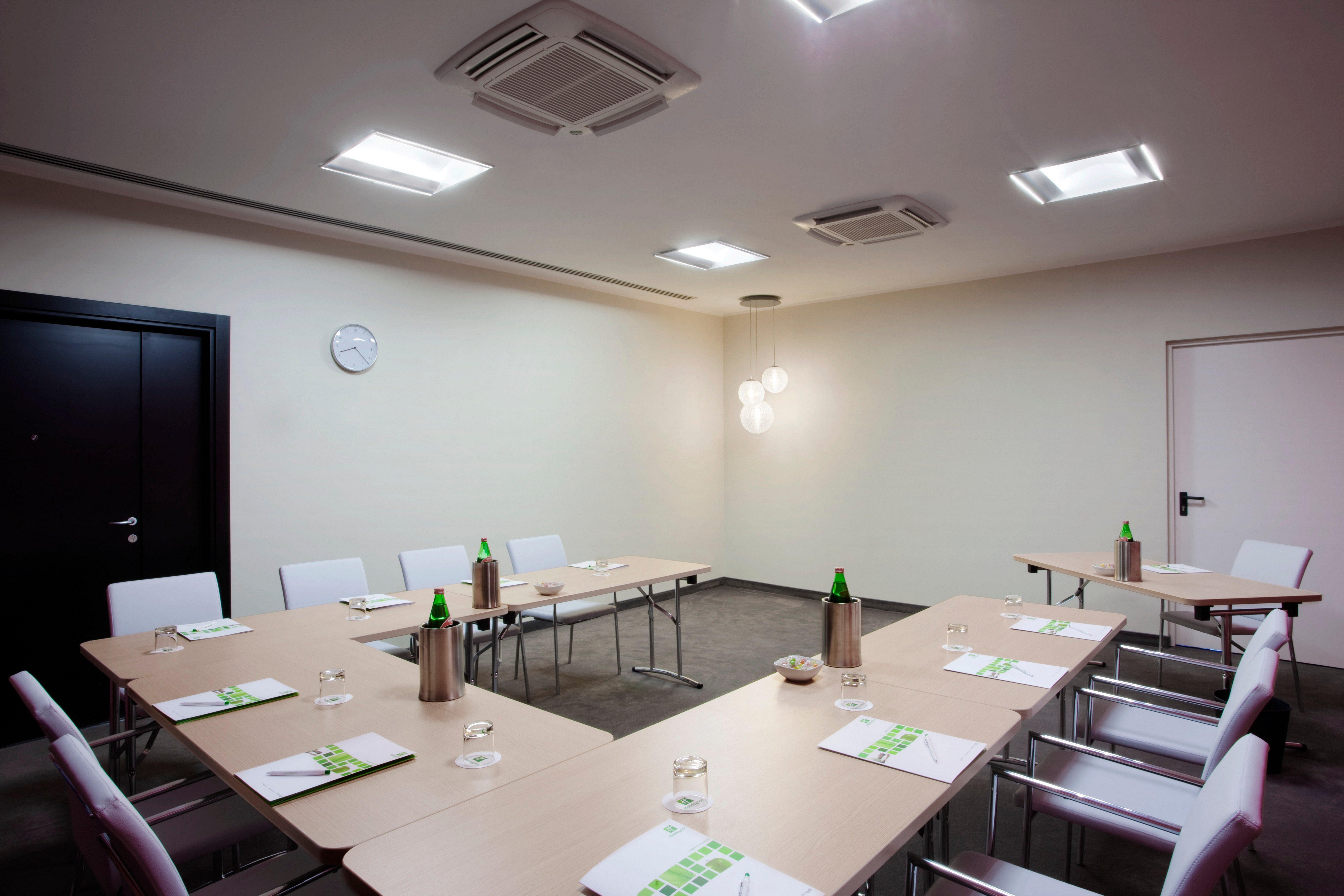 Holiday Inn Genoa City By Ihg Bagian luar foto