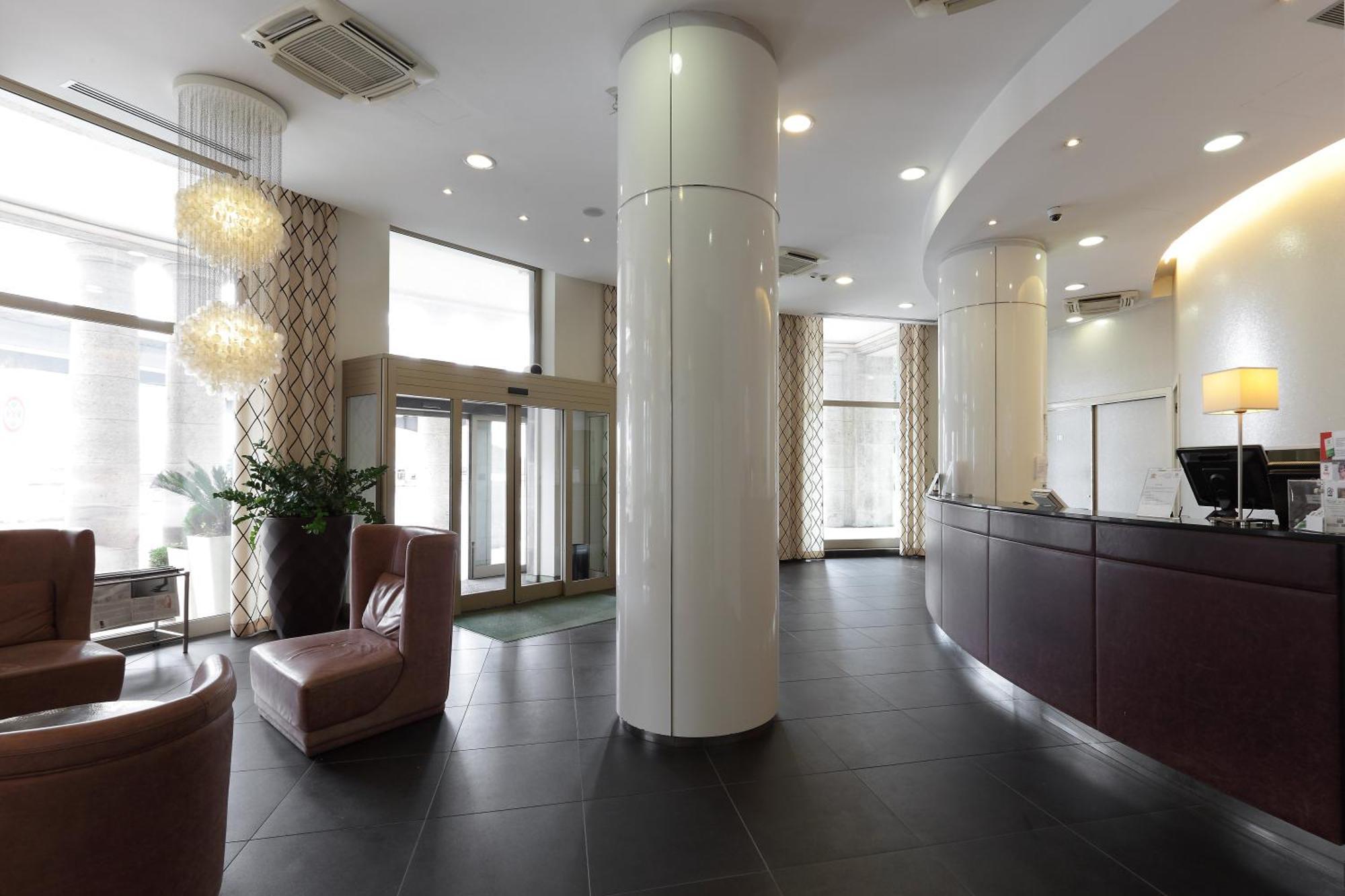 Holiday Inn Genoa City By Ihg Bagian luar foto