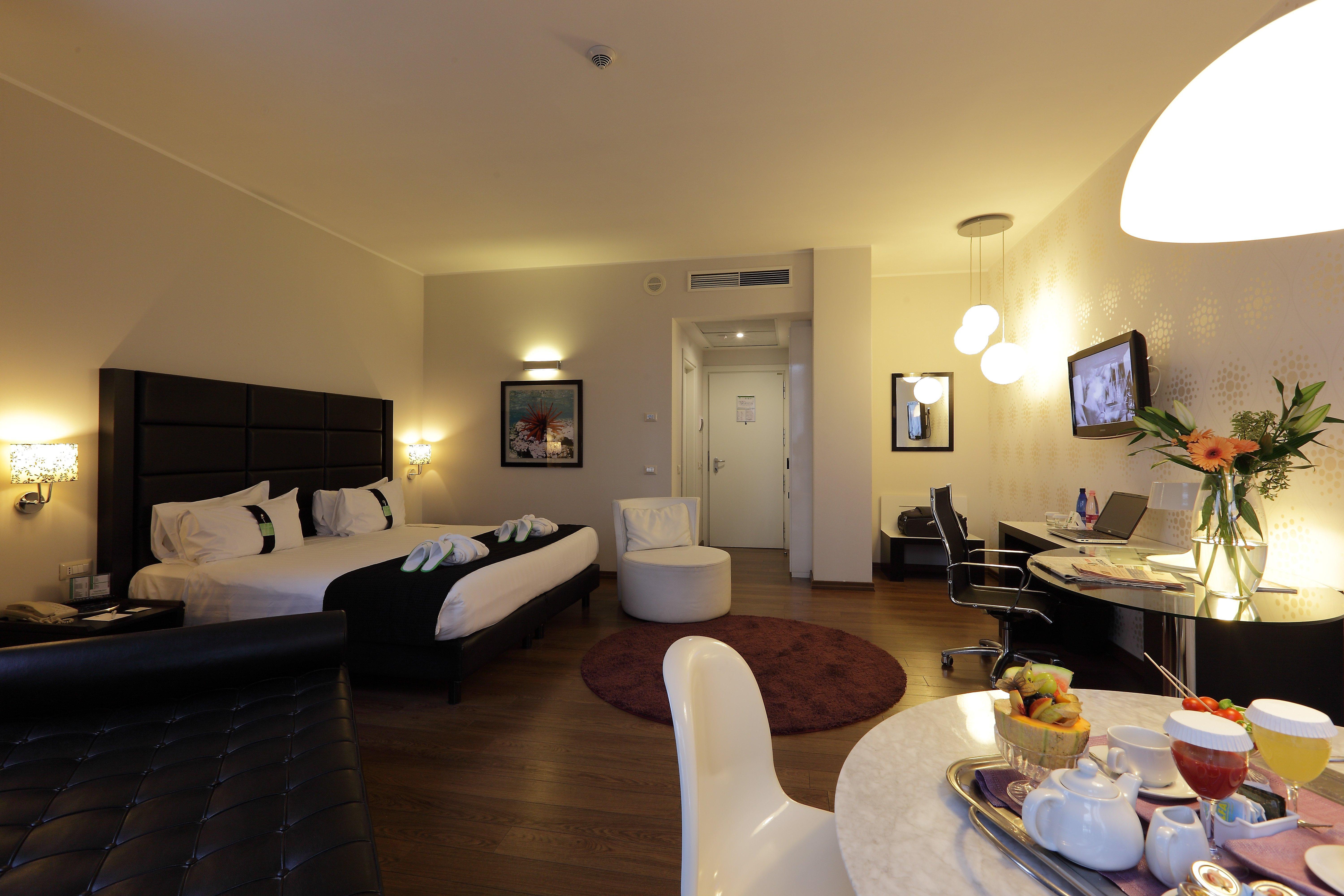 Holiday Inn Genoa City By Ihg Bagian luar foto