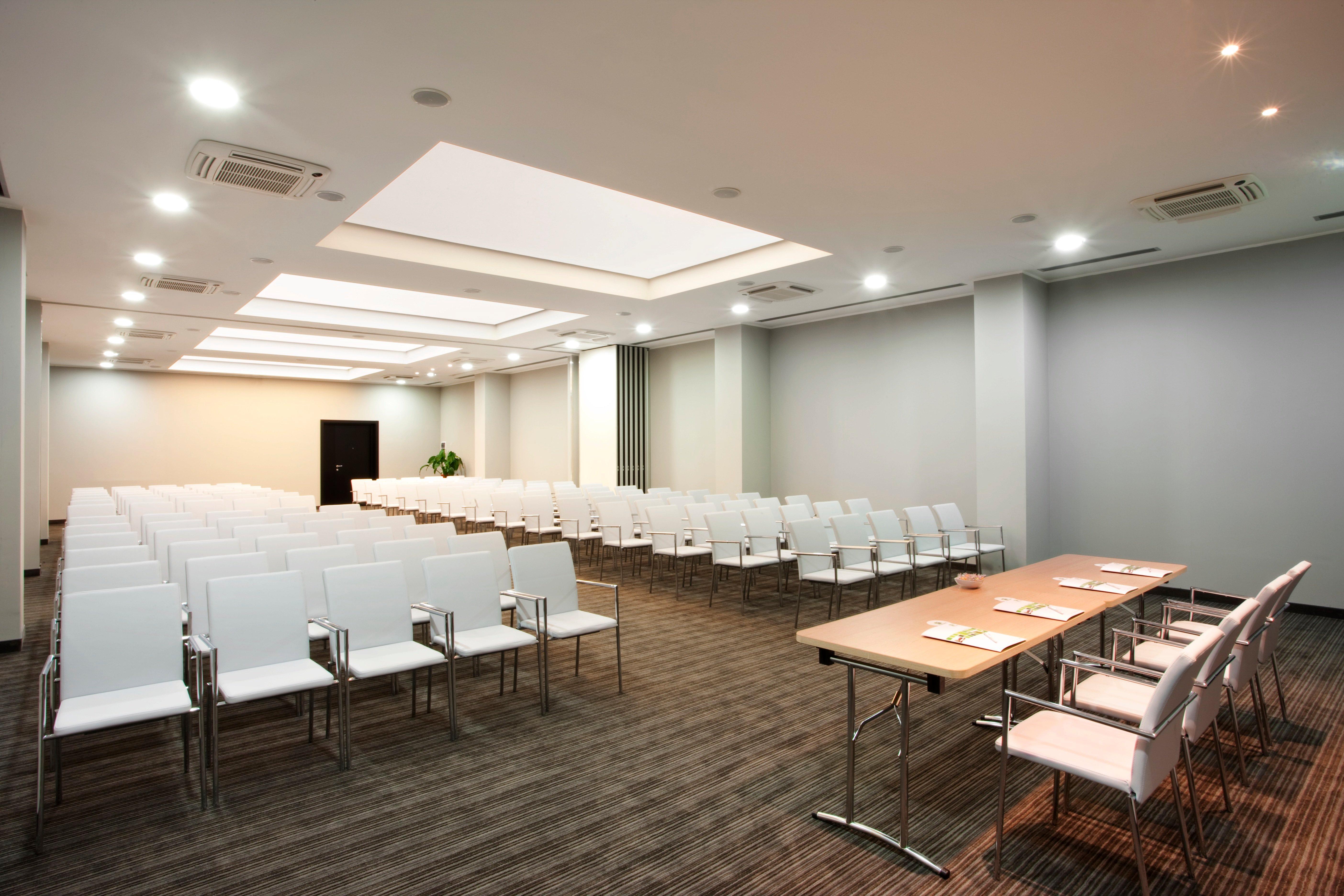 Holiday Inn Genoa City By Ihg Bagian luar foto