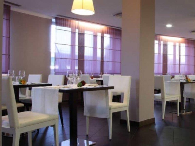 Holiday Inn Genoa City By Ihg Bagian luar foto