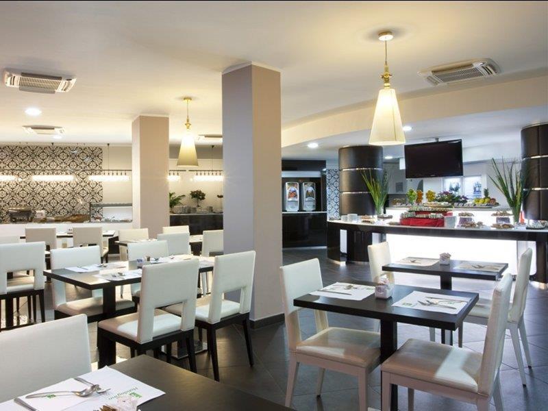 Holiday Inn Genoa City By Ihg Bagian luar foto
