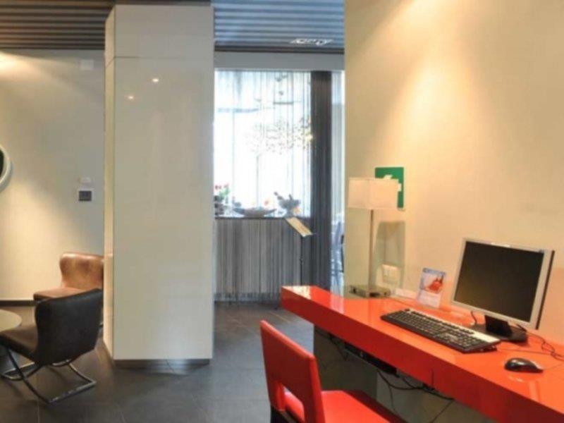 Holiday Inn Genoa City By Ihg Bagian luar foto