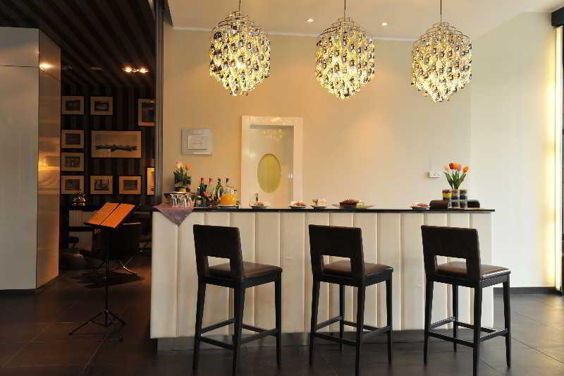 Holiday Inn Genoa City By Ihg Bagian luar foto