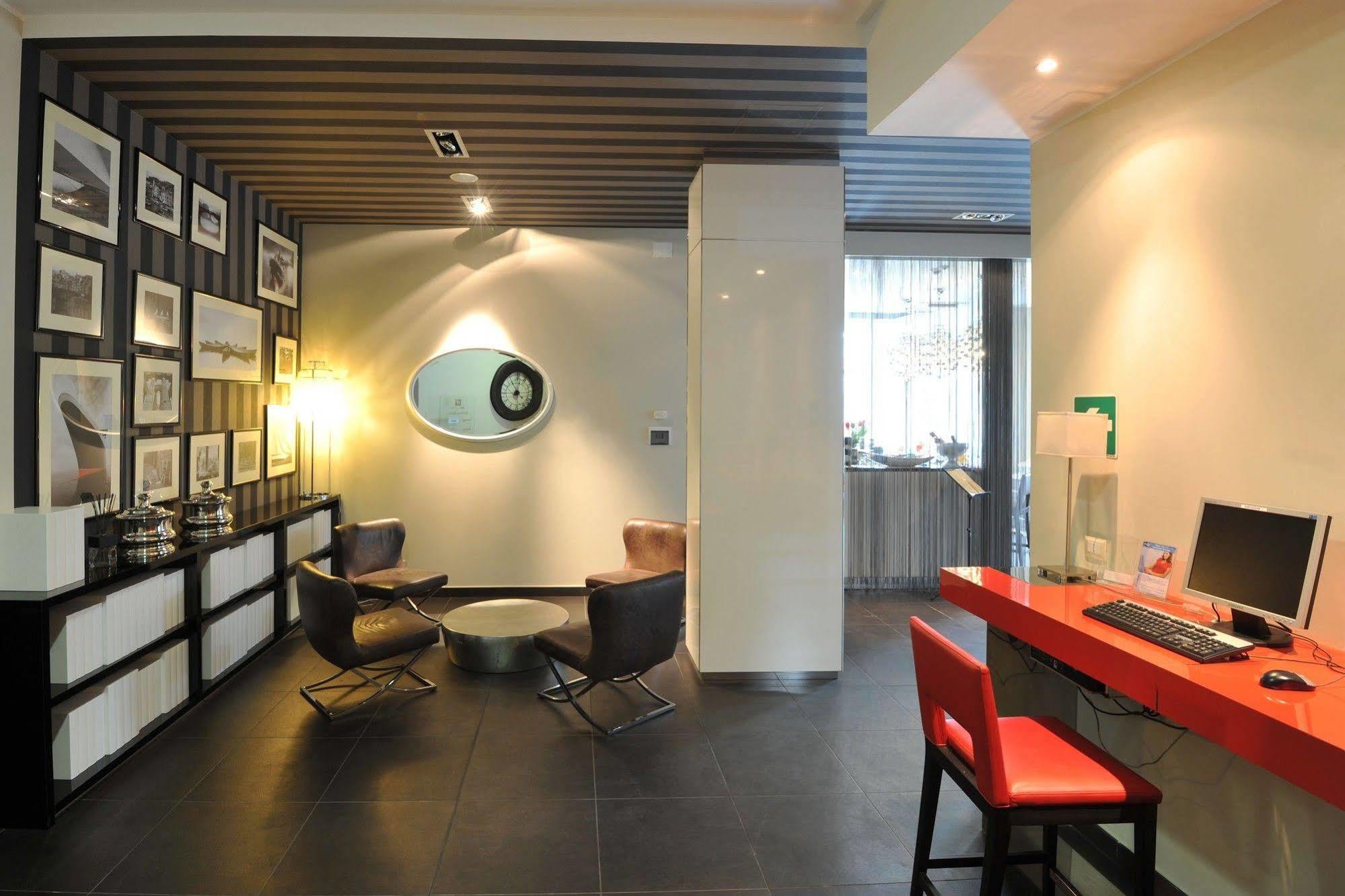 Holiday Inn Genoa City By Ihg Bagian luar foto